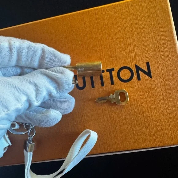 Louis Vuitton vintage lock and key set makes a beautiful gift comes with charm - Picture 7 of 12